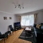 168 - Excellentstays - 2 Bedroom Flat