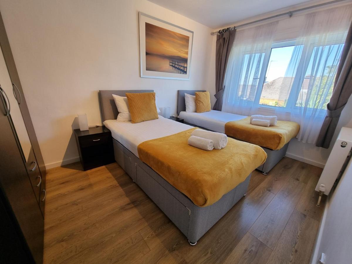 168 - Excellentstays - 2 Bedroom Flat Stanwell
